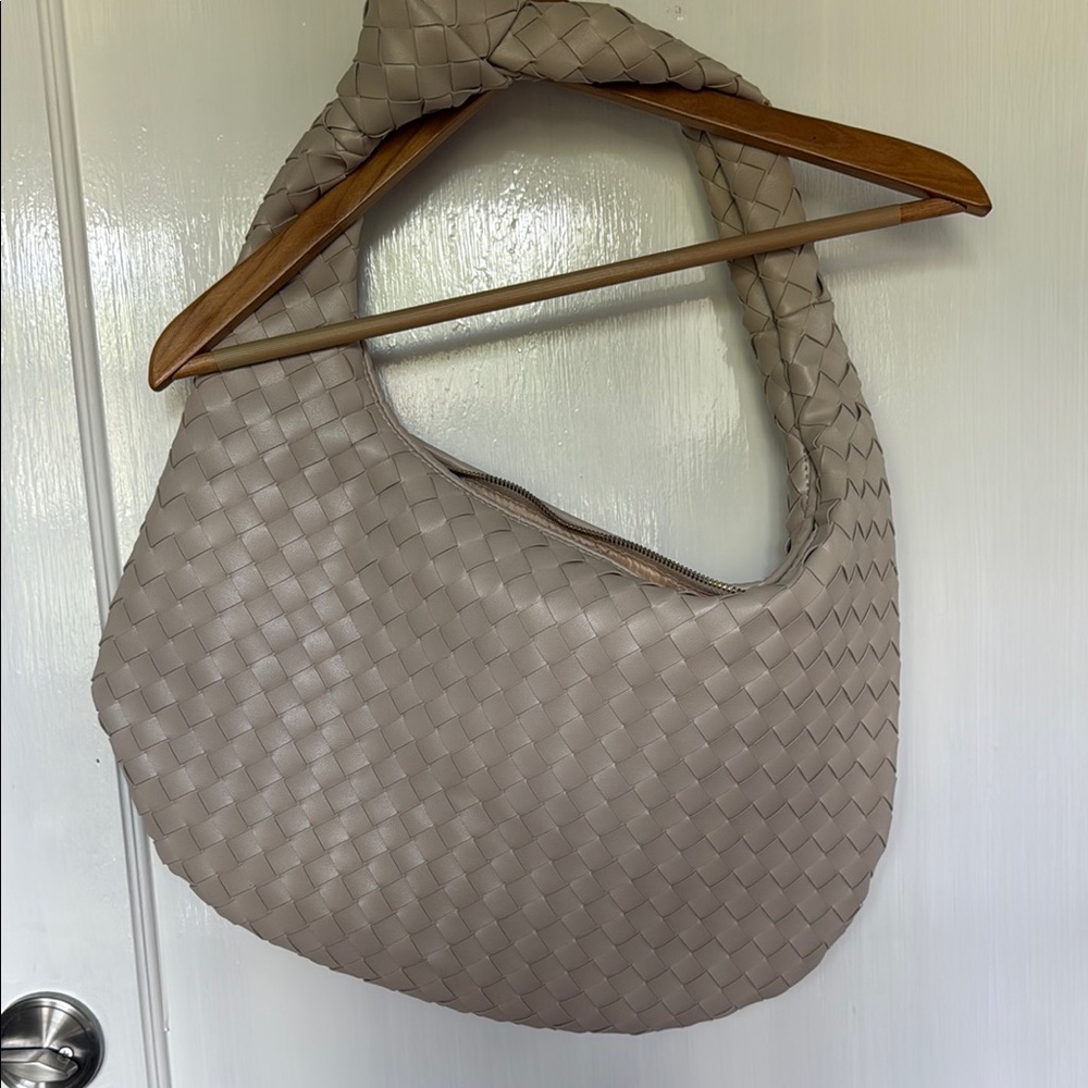 Elegant Woven Beige Handbag
